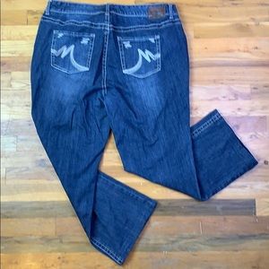 MAURICES DISTRRSSED STYLED CROPPED JEANS SIZE 18